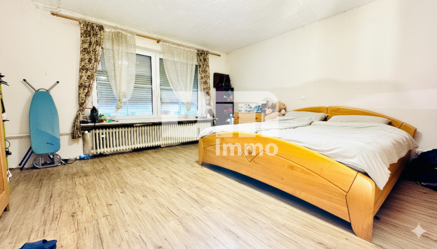 Umfangreich saniertes EFH inkl. PV-Anlage, Terrasse, Wintergarten und Garage - EG / OG Schlafzimmer